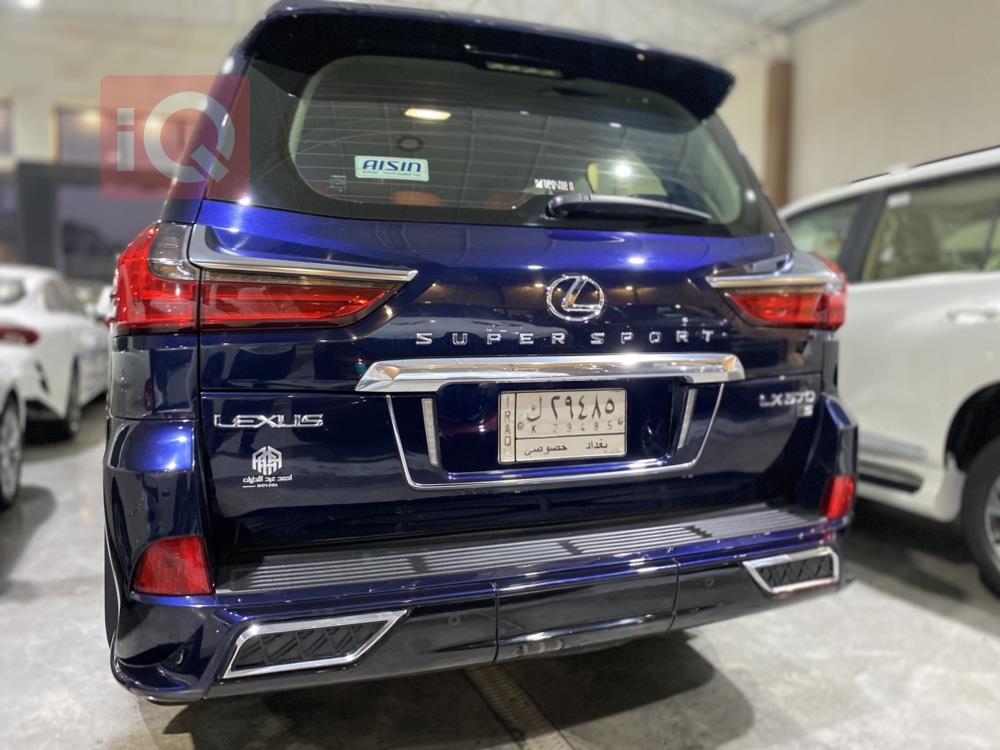 لێکزس LX